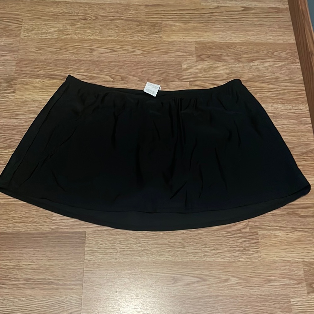 Island Escape Woman skirted swimsuit bottom with built-in brief. Size 18w
